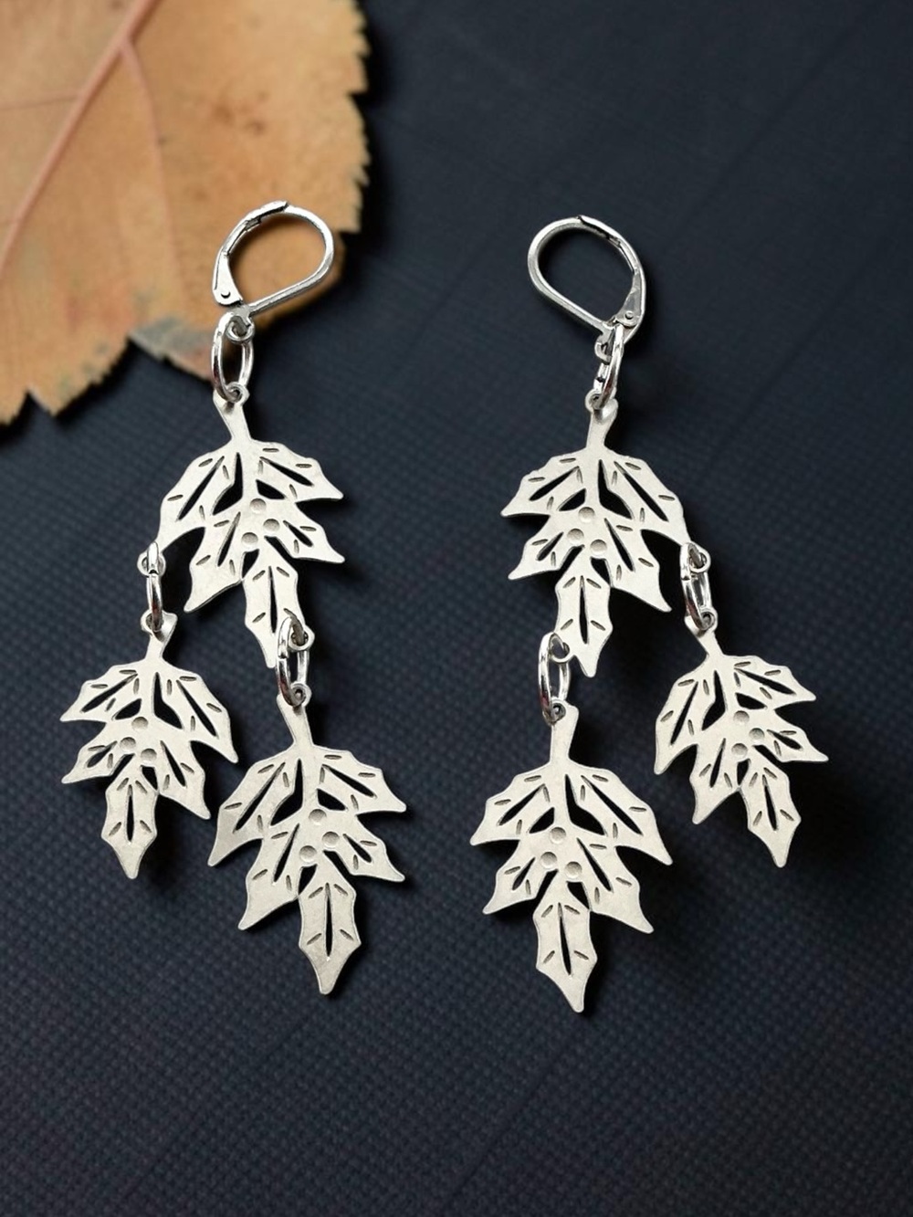 🆕 December Birth Flower (HOLLY) Dangle Earrings
